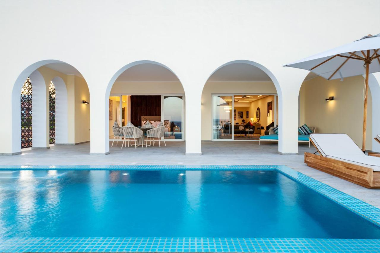 ホテル The Mora Zanzibar マテムウェ エクステリア 写真 A pool at the hotel