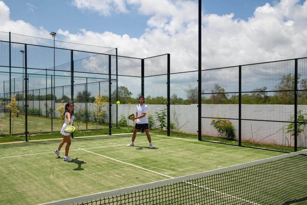 ホテル The Mora Zanzibar マテムウェ エクステリア 写真 A paddle tennis court