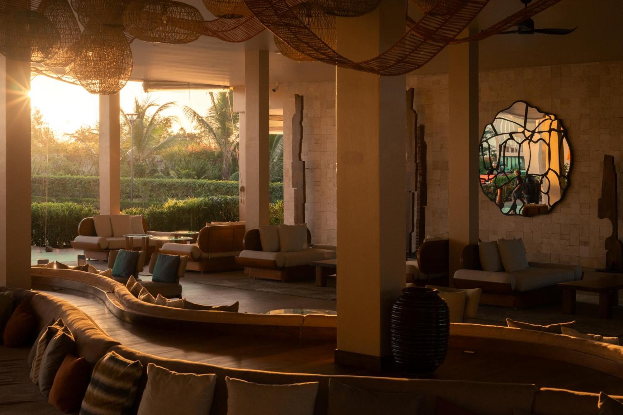 ホテル The Mora Zanzibar マテムウェ エクステリア 写真 The bar at the hotel